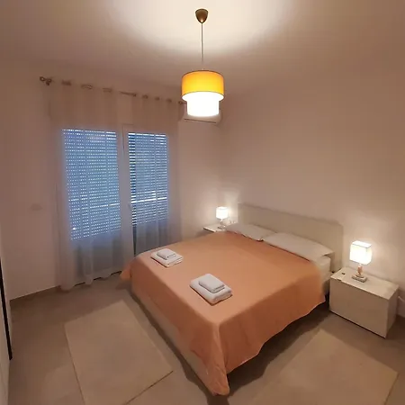 Brand New Flat In - Near Centre Апартаменты Шкодер