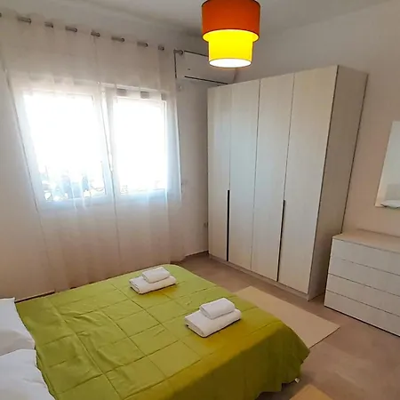 Brand New Flat In - Near Centre Apartment *